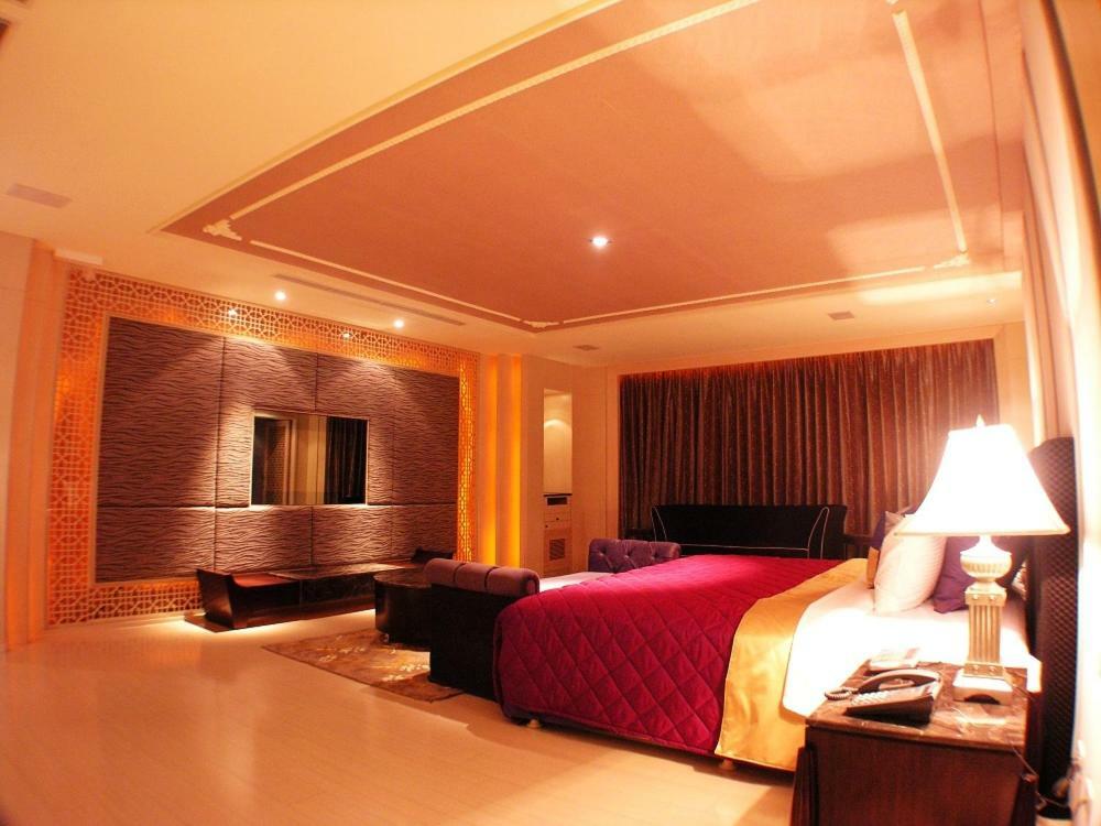 Mos Motel Taoyuan Bagian luar foto